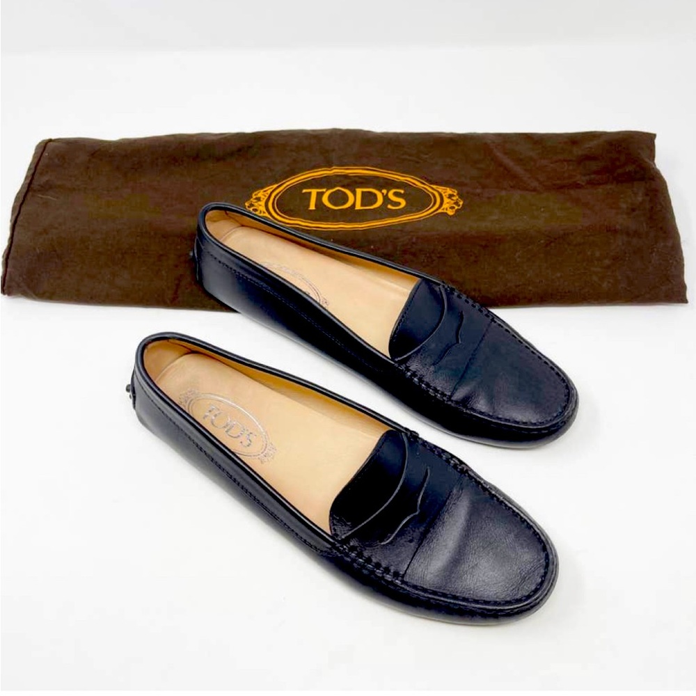 Tod's Women's Black Leather Gommino
Driving Loafer Moccasin